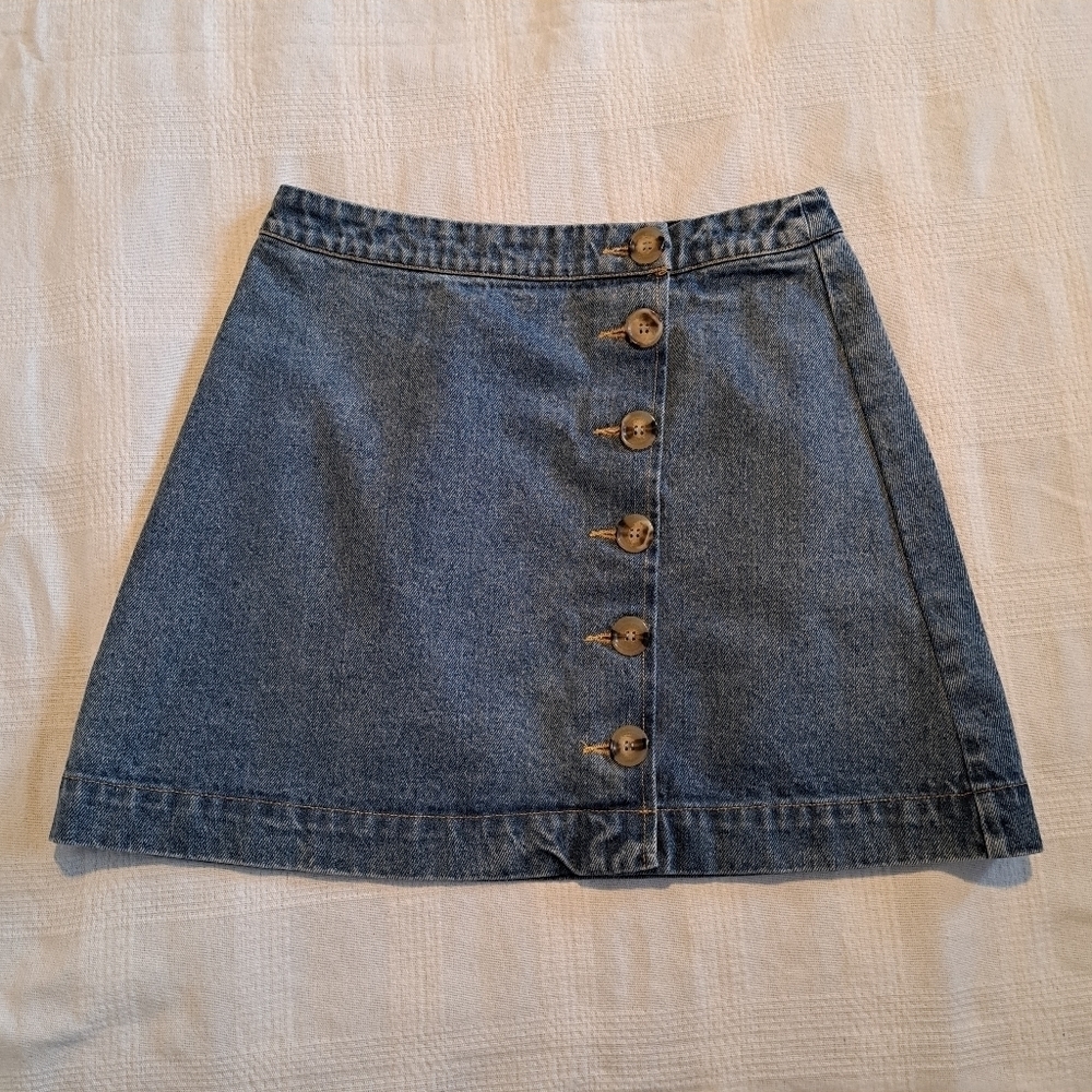 Lulu's women's size small jean skirt, 6 button front closure